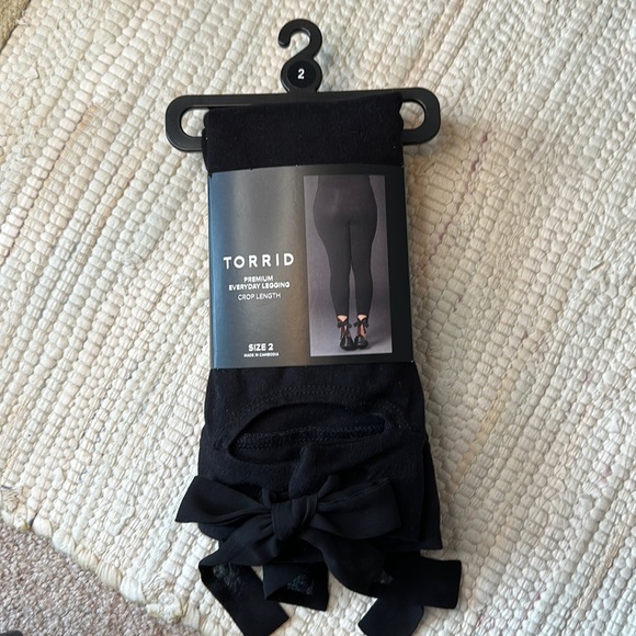 torrid Pants - Torrid Premium Everyday Leggings Crop Length Size 2 NWT